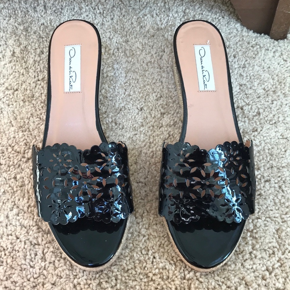 Oscar de la renta SZ 38/7.5 lacer cut slides.